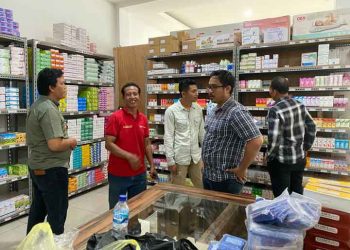 Cegah Korban Konsumsi Obat Sirup, IPTU Bondan Berikan Himbauan Disejumlah Apotek