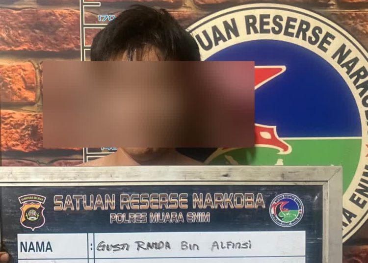 Warga Desa Gunung Merakse,Lubuk batang Kabupaten Ogan Komering Ulu Diamankan Sat Narkoba Polres Muara Enim Karena Kedapatan Miliki Sabu