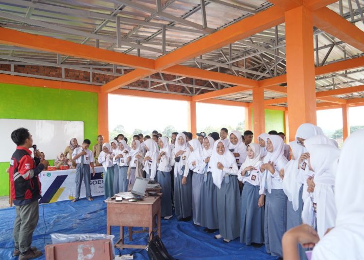 Bulan K3 Nasional, PTBA Gelar Safety Goes to School di SMK Cendekia Unggul