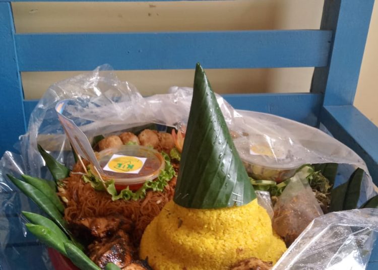 Peduli Hari Pers PTBA Potong Tumpeng di Kantor DPP API Di Kabupaten Muara Enim